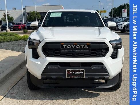 Used 2024 Toyota Tacoma SR5 w/ SR5 Upgrade Package AWD/4WD image 8