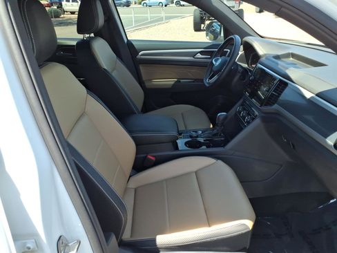 Certified 2023 Volkswagen Atlas Cross Sport SE w/ Panoramic Sunroof Package AWD/4WD image 11