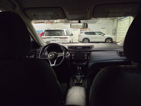 Used 2017 Nissan Rogue SV image 35