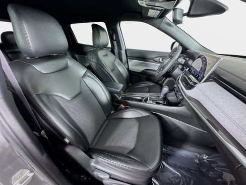 Used 2023 Jeep Compass Latitude image 27