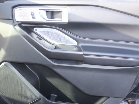 Used 2020 Ford Explorer ST w/ ST Street Pack image 38