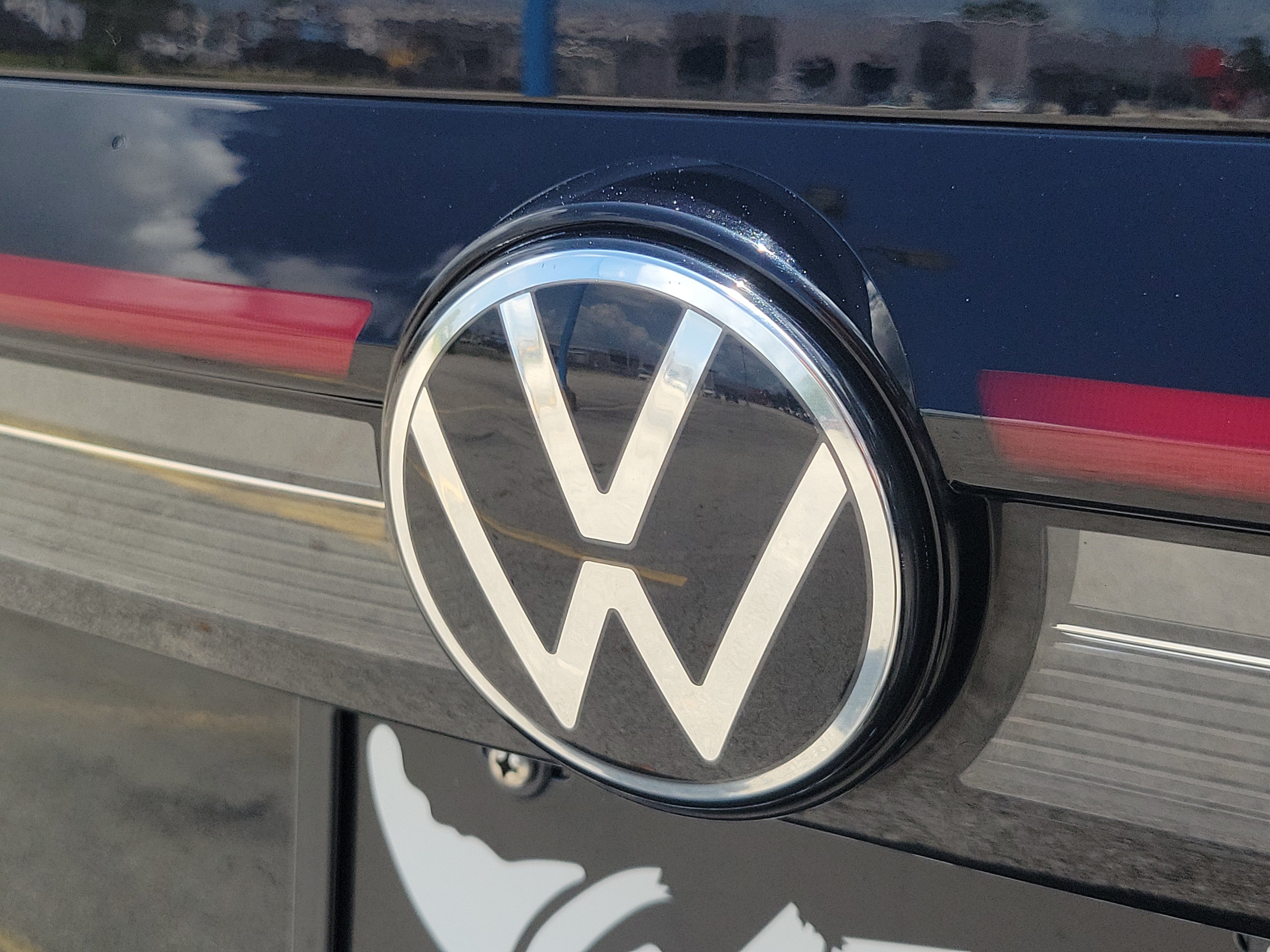 Used 2025 Volkswagen Taos SE AWD/4WD image 6