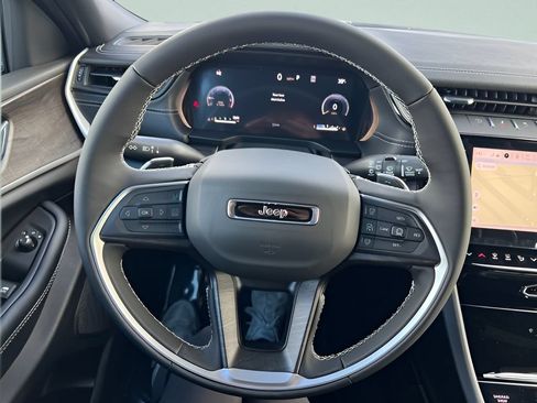 New 2026 Jeep Grand Cherokee Altitude AWD/4WD image 9