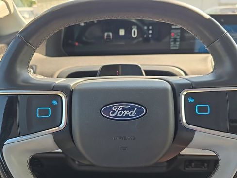 Used 2025 Ford Expedition Platinum w/ Driver's Package AWD/4WD image 19