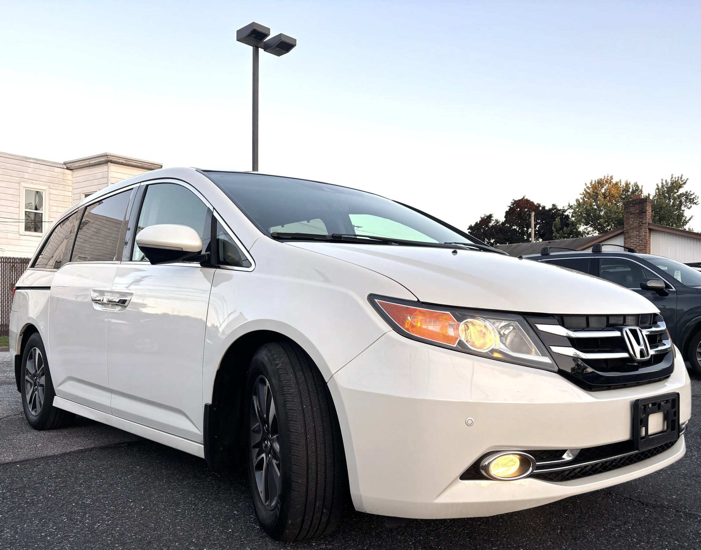 Used 2015 Honda Odyssey Touring image 3