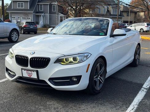 Used 2017 BMW 230i Convertible image 3