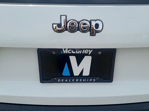 Used 2019 Jeep Cherokee Latitude Plus w/ Comfort/Convenience Group AWD/4WD image 31