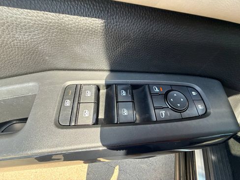 Used 2024 Nissan Pathfinder SV w/ SV Premium Package FWD image 30