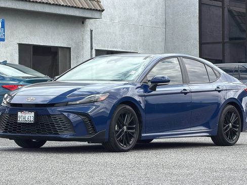 Used 2025 Toyota Camry SE FWD image 10