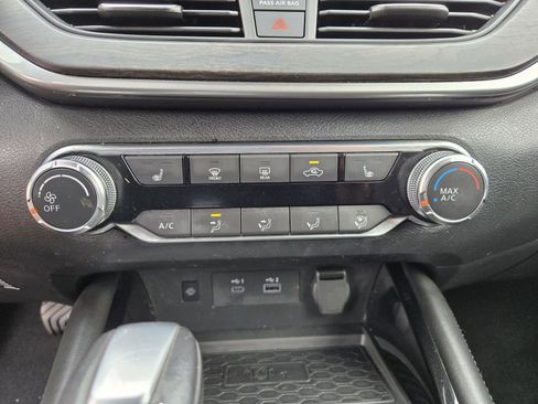 Used 2023 Nissan Altima 2.5 SV w/ SV Premium Package image 11