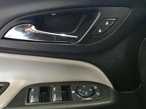 Used 2024 Chevrolet Equinox LS w/ LS Convenience Package FWD image 12