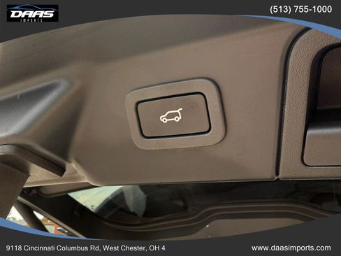 Used 2018 Land Rover Range Rover Velar R-Dynamic SE AWD/4WD image 31