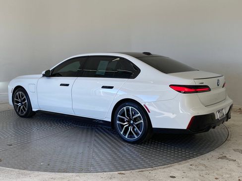 Used 2024 BMW 750e xDrive AWD/4WD image 3