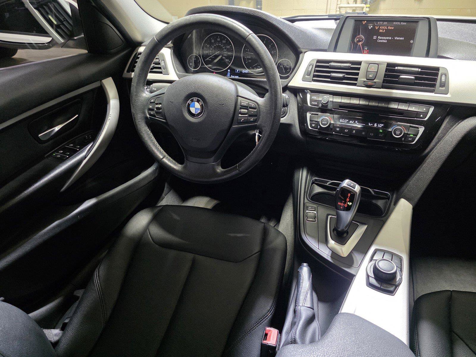 Used 2016 BMW 320i Sedan RWD image 12