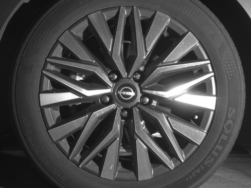 Used 2025 Nissan Altima 2.5 SV FWD image 15
