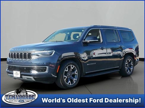 Used 2023 Jeep Wagoneer Series III w/ Flexible Seating Group image 1