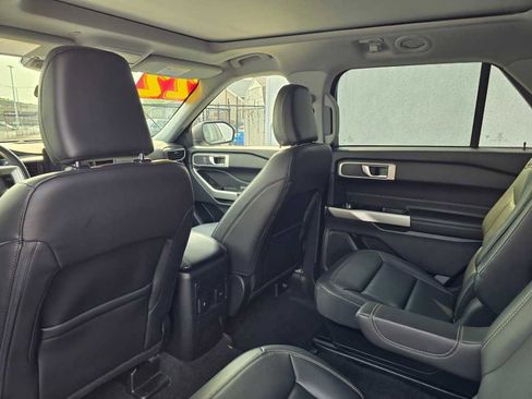 Used 2022 Ford Explorer XLT w/ Equipment Group 202A image 22