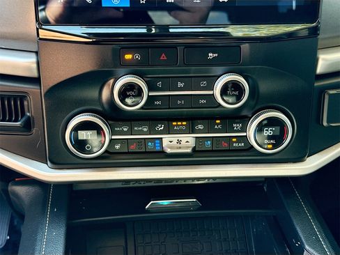 Used 2024 Ford Expedition XLT image 16