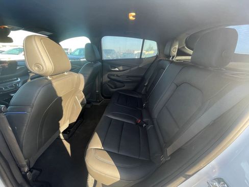 Used 2025 Buick Envista Sport Touring image 21