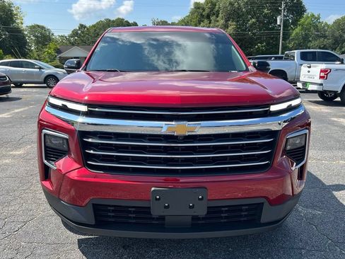 Used 2025 Chevrolet Traverse LT w/ Driver Confidence Package FWD image 4
