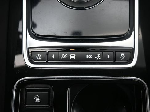 Used 2020 Jaguar F-PACE Premium AWD/4WD image 25