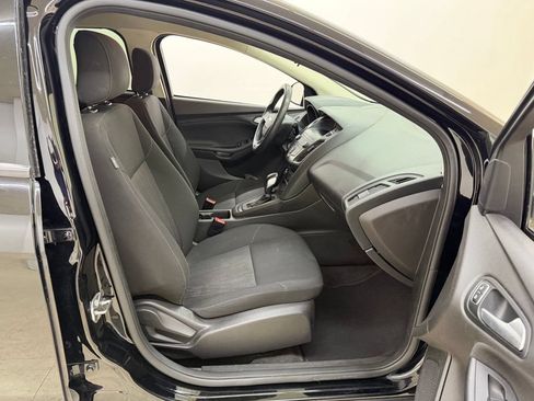 Used 2018 Ford Focus SE FWD image 9