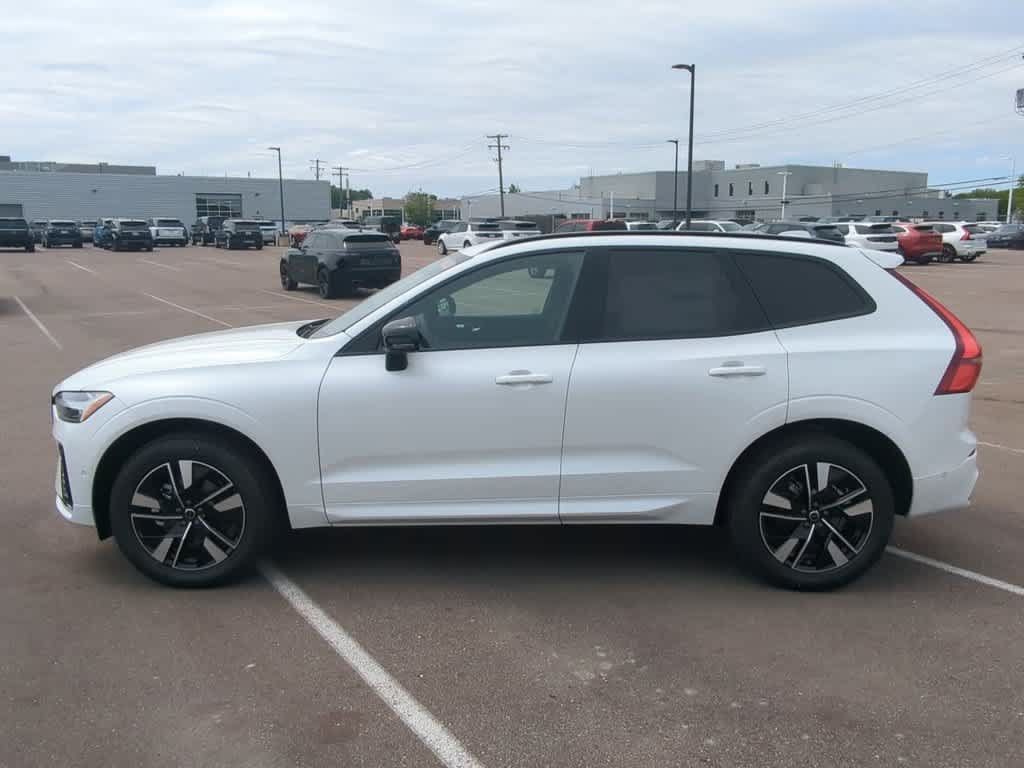Used 2026 Volvo XC60 B5 Plus w/ Protection Package Premier AWD/4WD image 3