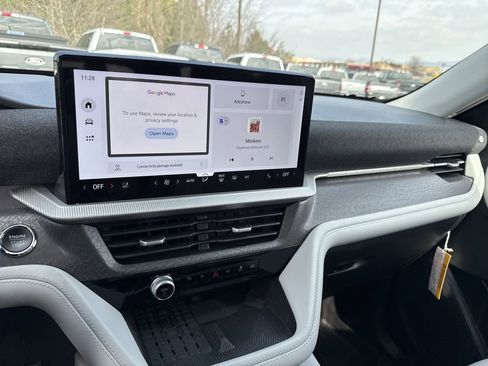 Used 2025 Ford Explorer Platinum w/ LUX Leather Package image 27