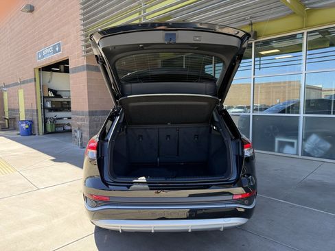 Used 2024 Audi Q4 e-tron Premium image 33
