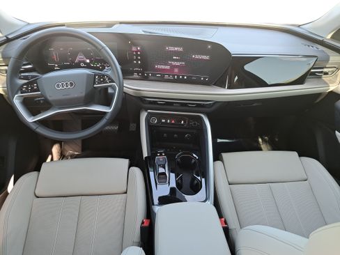 Used 2025 Audi Q5 Premium Plus w/ Premium Plus AWD/4WD image 9