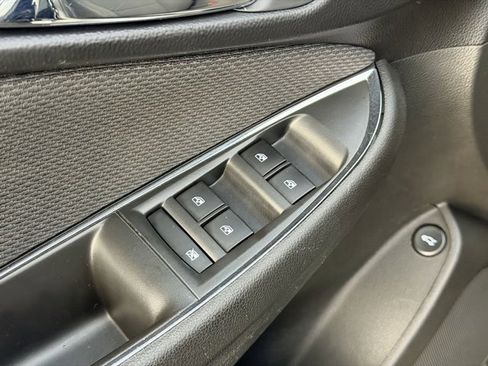Used 2018 Chevrolet Cruze LT image 17
