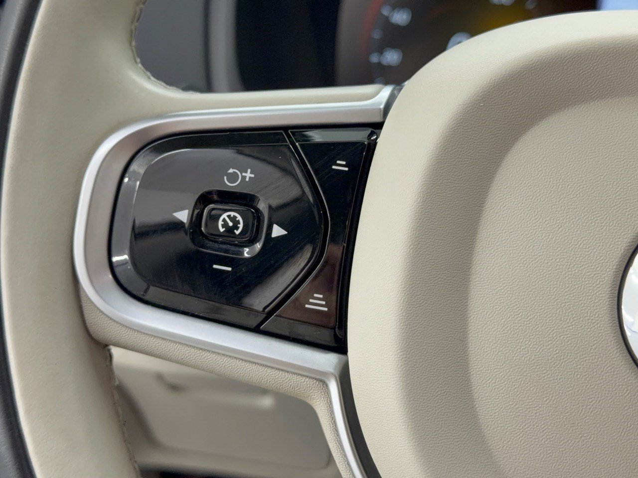 Used 2019 Volvo XC90 T6 Momentum w/ Advanced Package AWD/4WD image 18