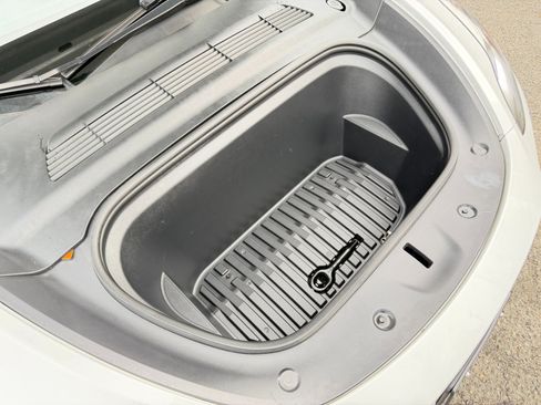 Used 2022 Tesla Model Y Long Range image 76