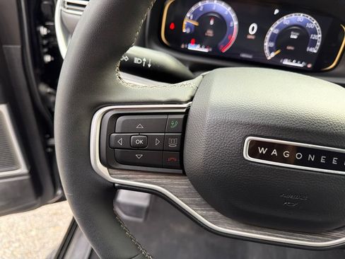 Used 2023 Jeep Wagoneer L Series III w/ Flexible Seating Group AWD/4WD image 20