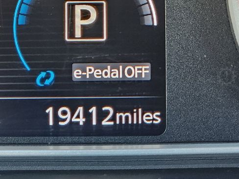 Used 2025 Nissan Leaf S image 20