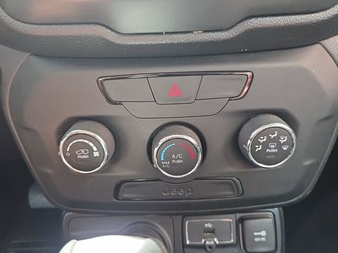 Used 2018 Jeep Renegade Sport w/ Power & Air Group image 16