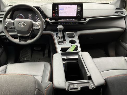 Used 2023 Toyota Sienna XSE FWD image 29
