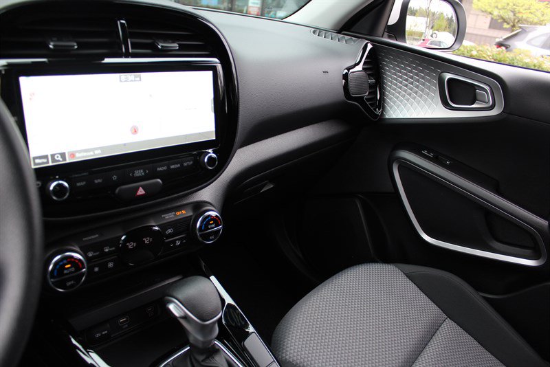 Used 2023 Kia Soul S FWD image 16
