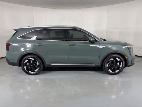 New 2026 Kia Sorento EX AWD/4WD image 9