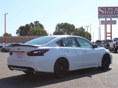 Used 2017 Nissan Altima 2.5 SR w/ Midnight Edition Package FWD image 4