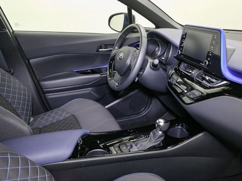 Used 2022 Toyota C-HR XLE image 17