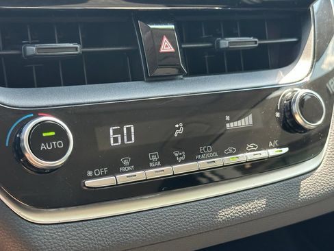 Used 2022 Toyota Corolla LE FWD image 18