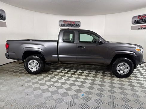 Used 2018 Toyota Tacoma SR image 2