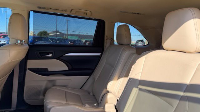 Used 2015 Toyota Highlander XLE AWD/4WD image 12