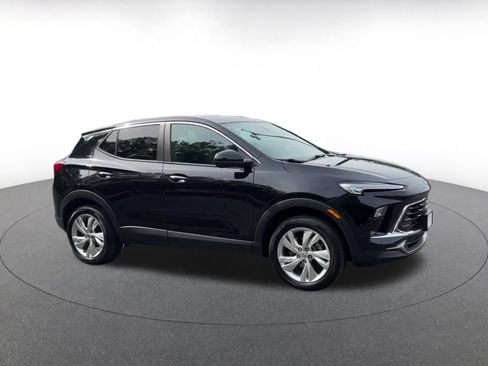 Used 2025 Buick Encore GX Preferred AWD/4WD image 2