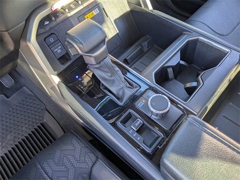 Used 2024 Toyota Tundra Limited image 25