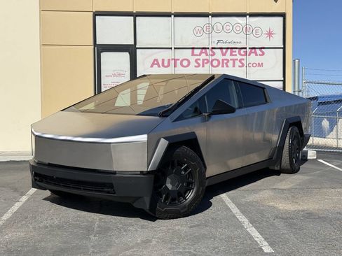 Used 2024 Tesla Cybertruck AWD Crew Cab image 4