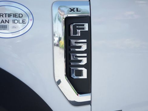 Used 2017 Ford F550 2WD Regular Cab Super Duty image 40