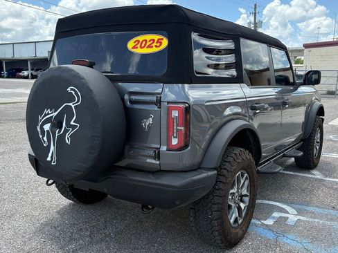 Used 2025 Ford Bronco Badlands AWD/4WD image 3