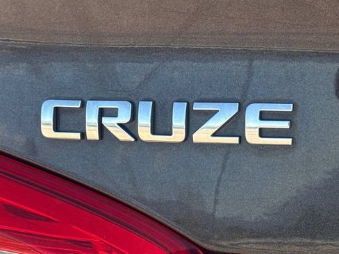 Used 2017 Chevrolet Cruze Premier FWD image 18
